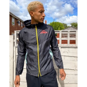 [해외]Nike Running Trail zip thru logo jacket in black [나이키자켓] Black (1677757)